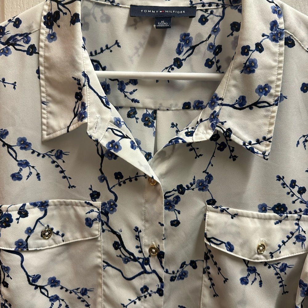 Tommy Hilfiger women's Floral Button-Up Shirt size XL/ NWOT A102 - Picture 3 of 4
